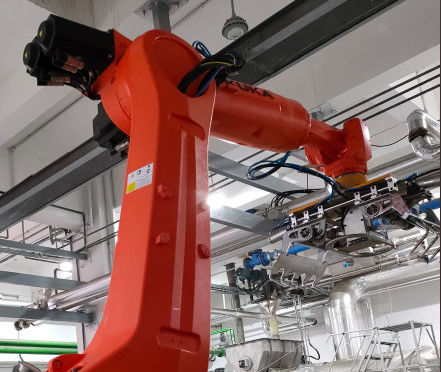 Roboty przemysłowe chwytające i przenoszące przedmioty